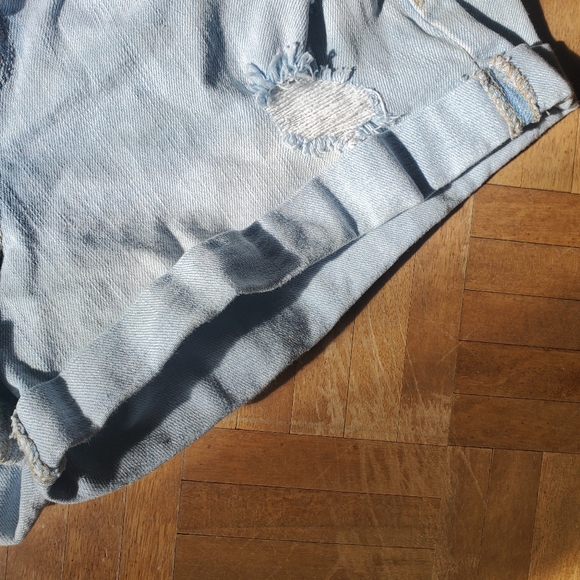 💥3 for $15💥 Old Navy Boyfriend Distressed Lightwave Jean Shorts - Picture 5 of 7